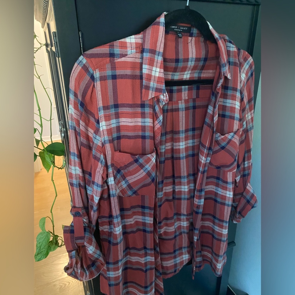 Plaid light weight blouse!